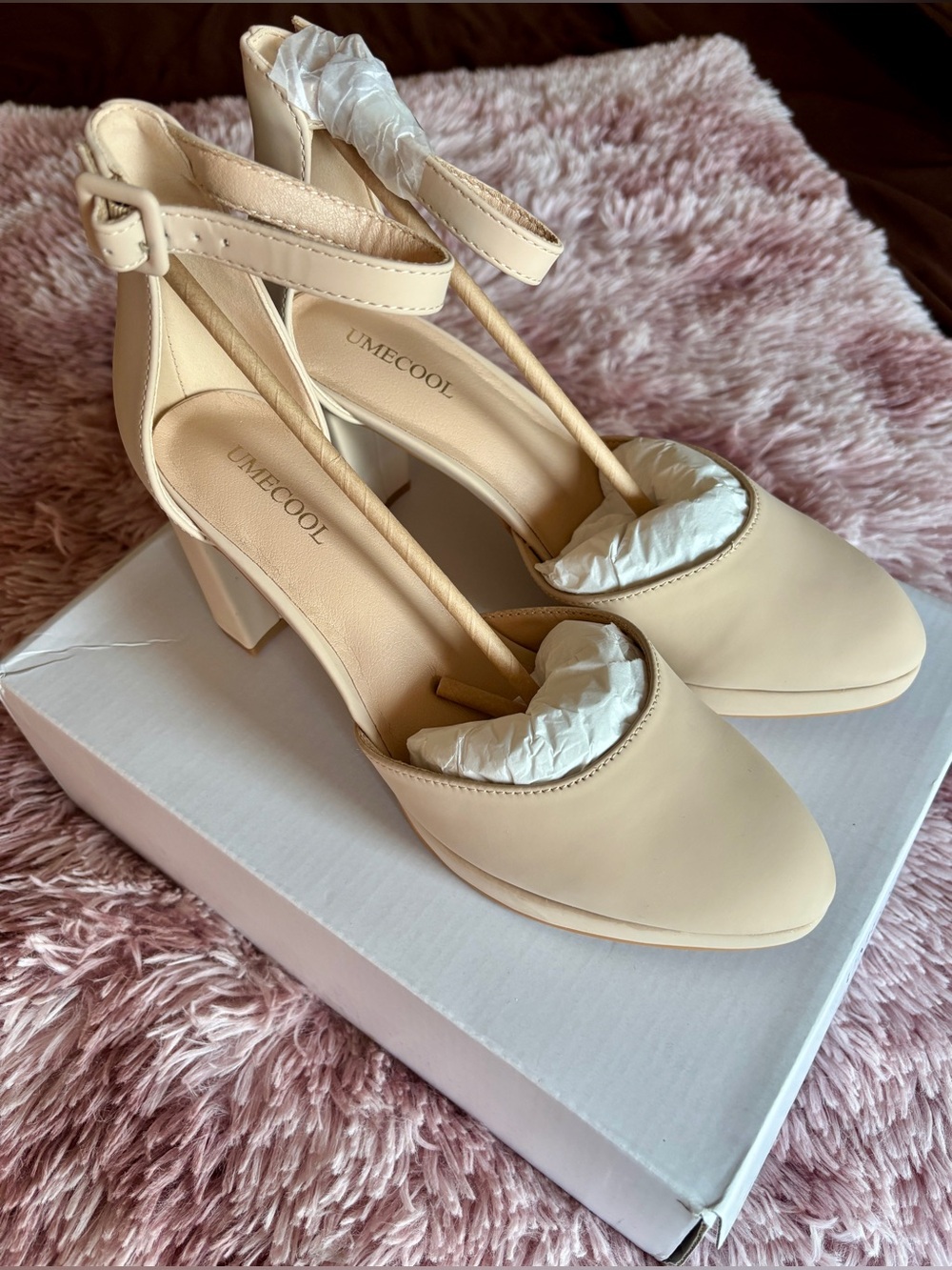 New UMECOOL Chunky Closed Toe Heels